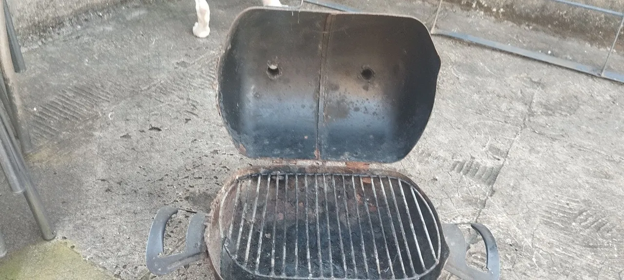 Churrasqueira portátil a carvão