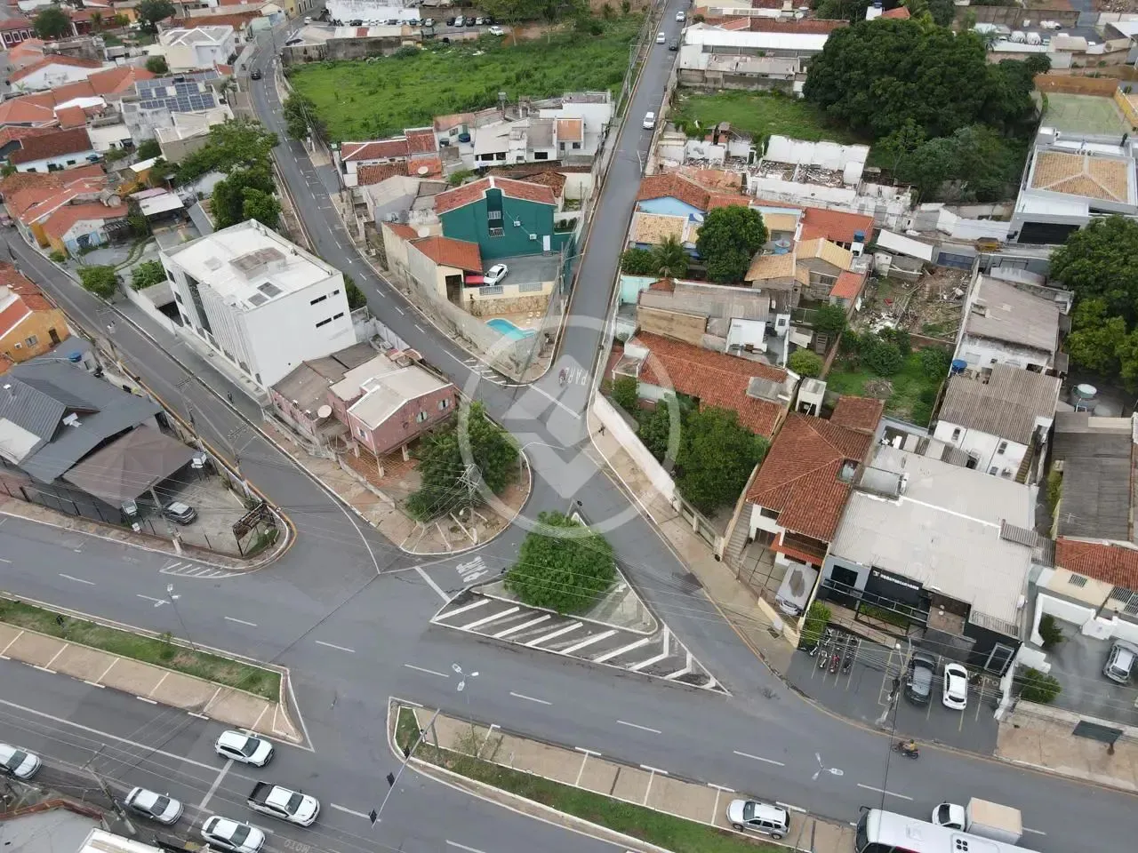 SOBRADO COMERCIAL COM EXCELENTE LOCALIZAÇÃO E ACESSO A AVENIDA MATO GROSSO codigo: 104421
