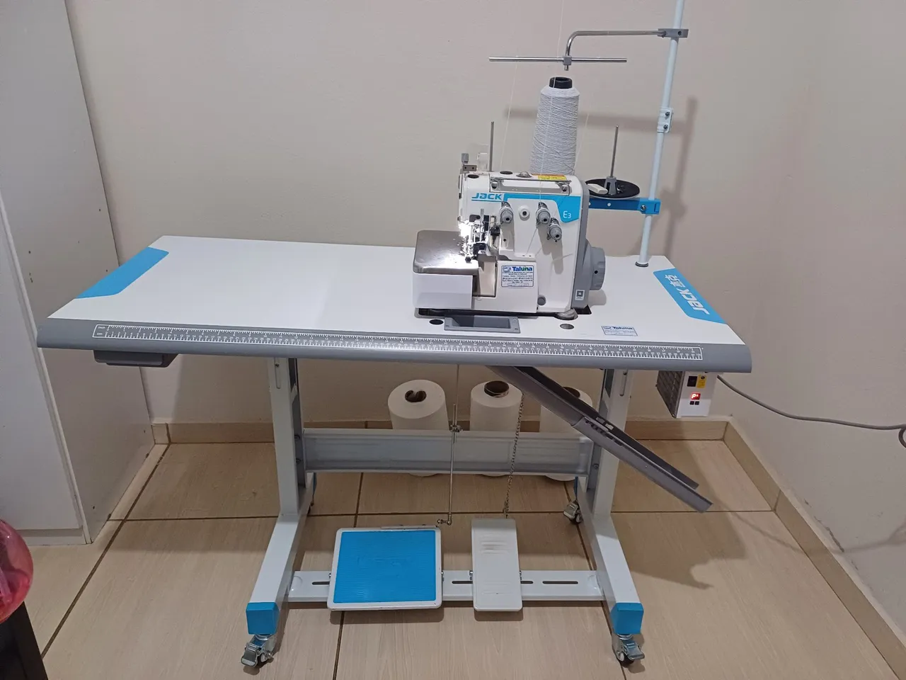 Máquina de Costura Industrial Jack