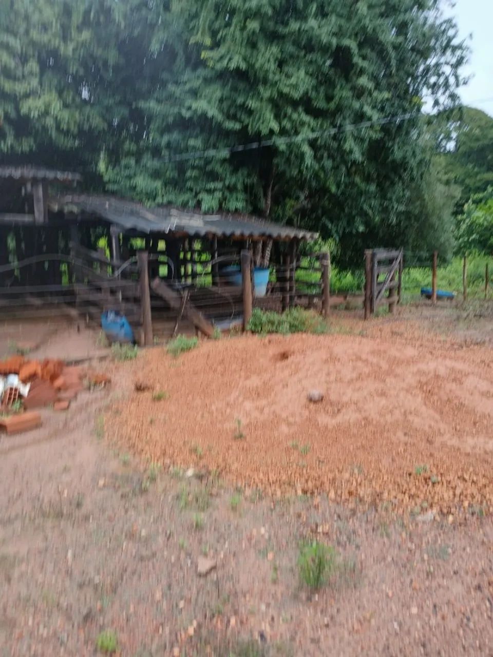 Beira da Represa em Cascalho Rico - Foto 2