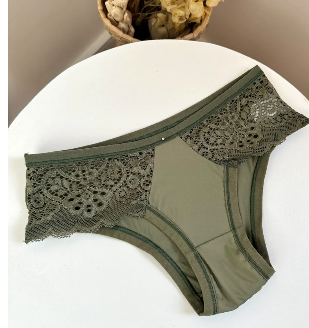 Calcinha de renda verde - tamanho M e G