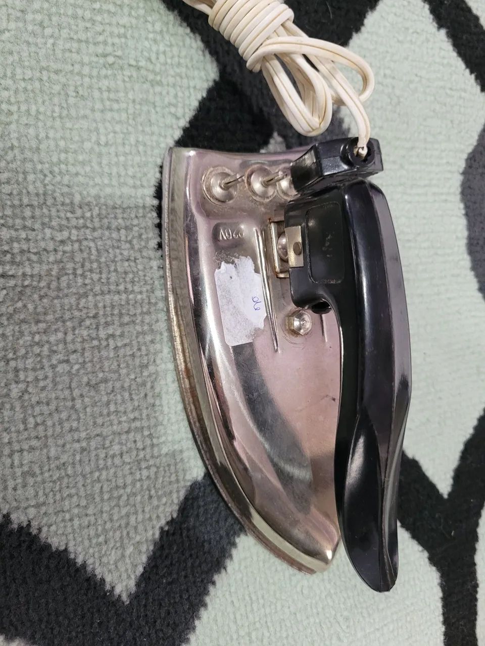 Ferro de passar antigo 