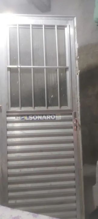 Porta de Alumínio com Grade e Veneziana - Foto 4