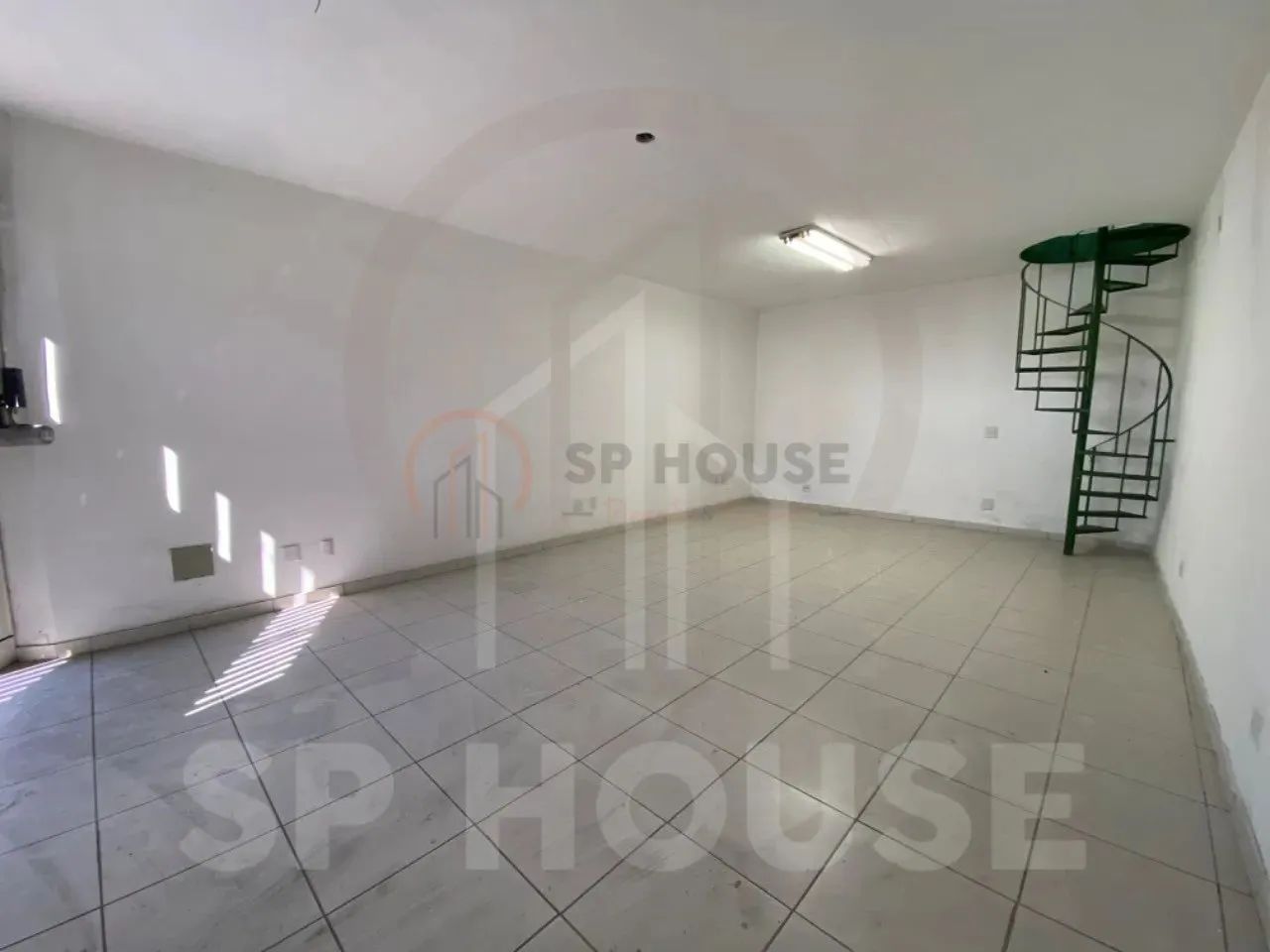Loja Comercial para venda e locação na Cupecê, com 114m² , 2 salas