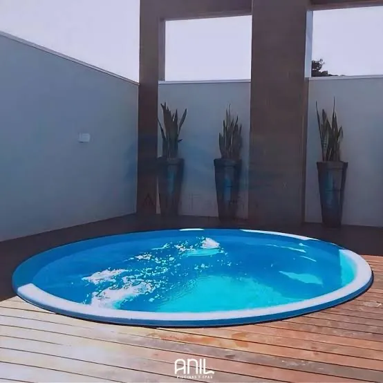 Piscina Compacta para Relaxamento e Lazer