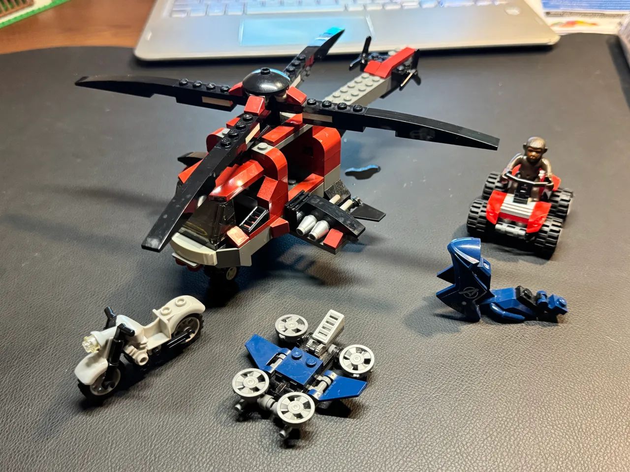 Conjunto de veiculos e helicópteros Lego original