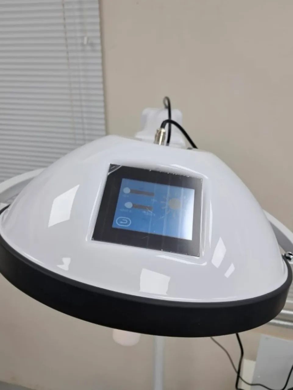 Foco Cirurgico 12 LEDs bicolor com controle touchscreen  - Foto 3