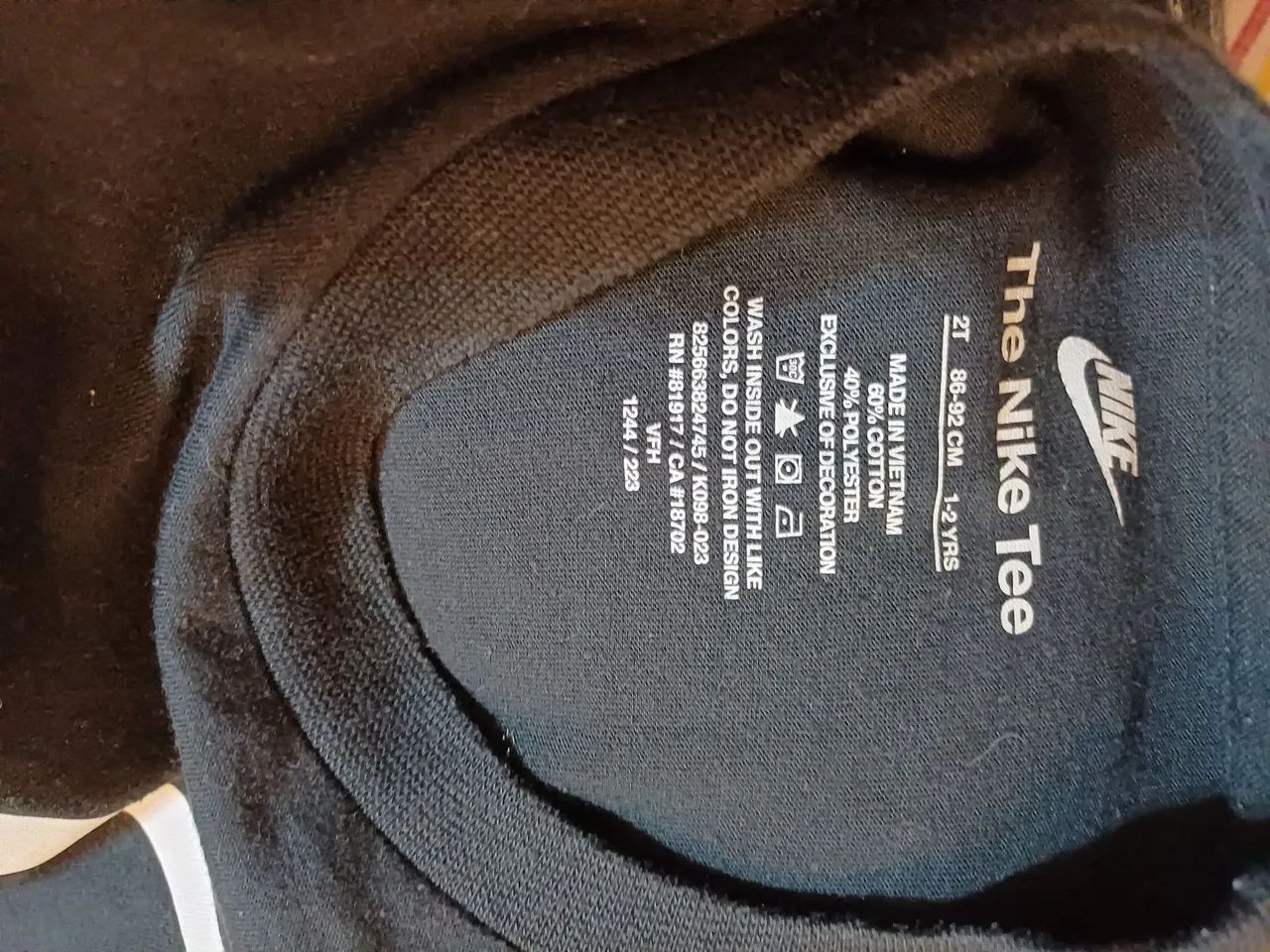 Camiseta infantil Nike semi-nova preta, tam. 1-2 anos - Foto 3