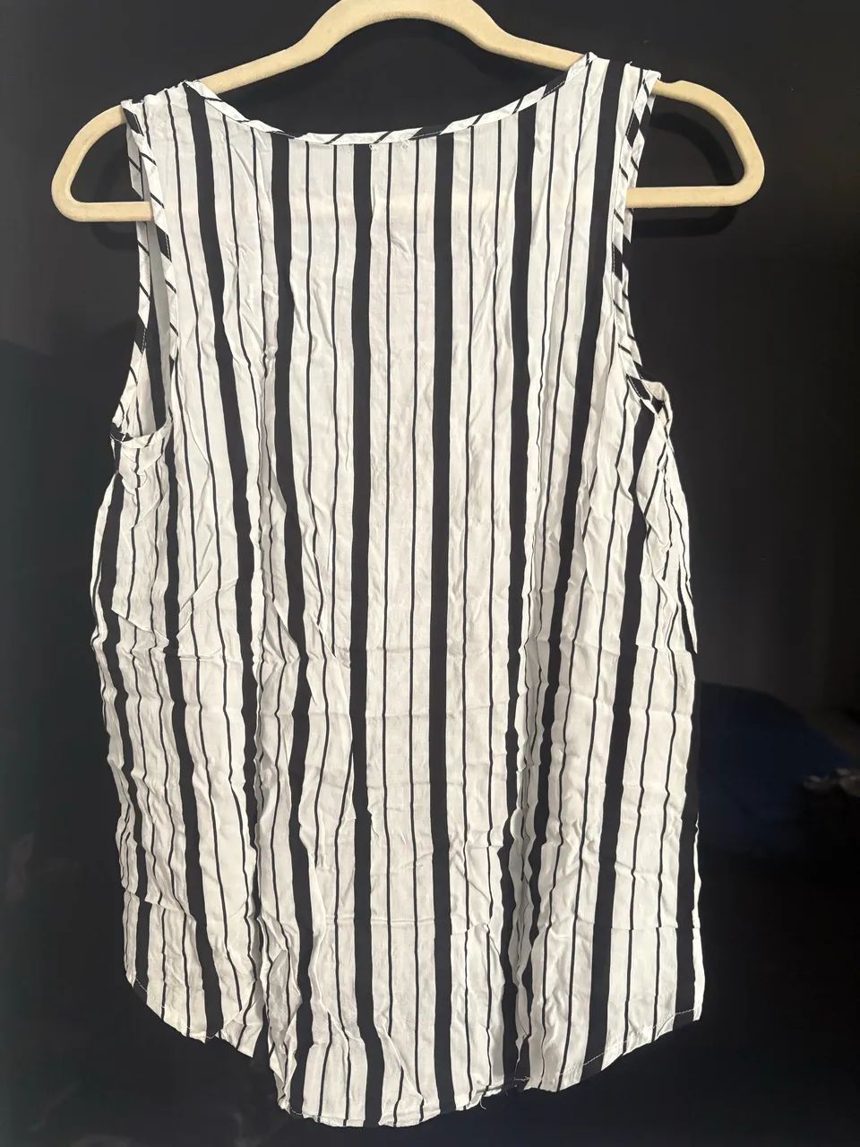 Camiseta listrada branca e preta M - Foto 3