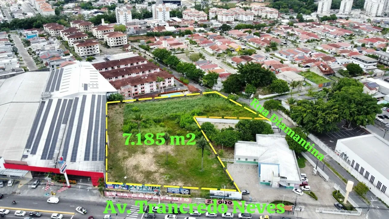 TERRENO NO BAIRRO PARQUE 10 DE NOVEMBRO / ao lado do supermercado Veneza
