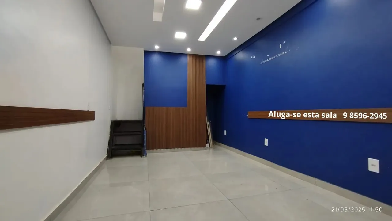 Alugo linda sala comercial na feira do valparaiso 1, com 2 ambientes no porcelanato linda
