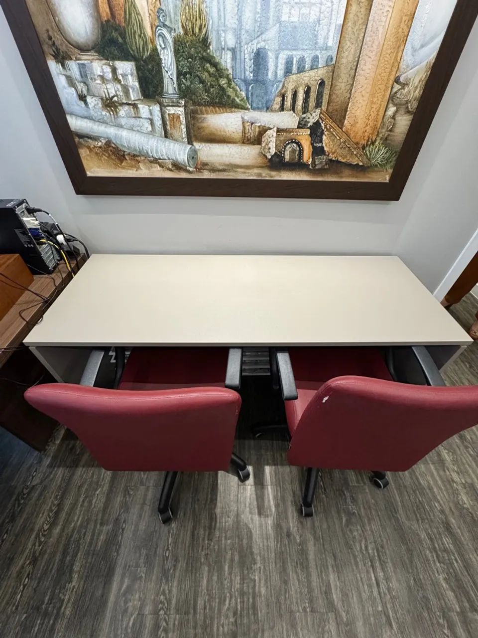 Mesa de Escritório com Cadeiras de Brinde - Moderna e Funcional - Foto 4