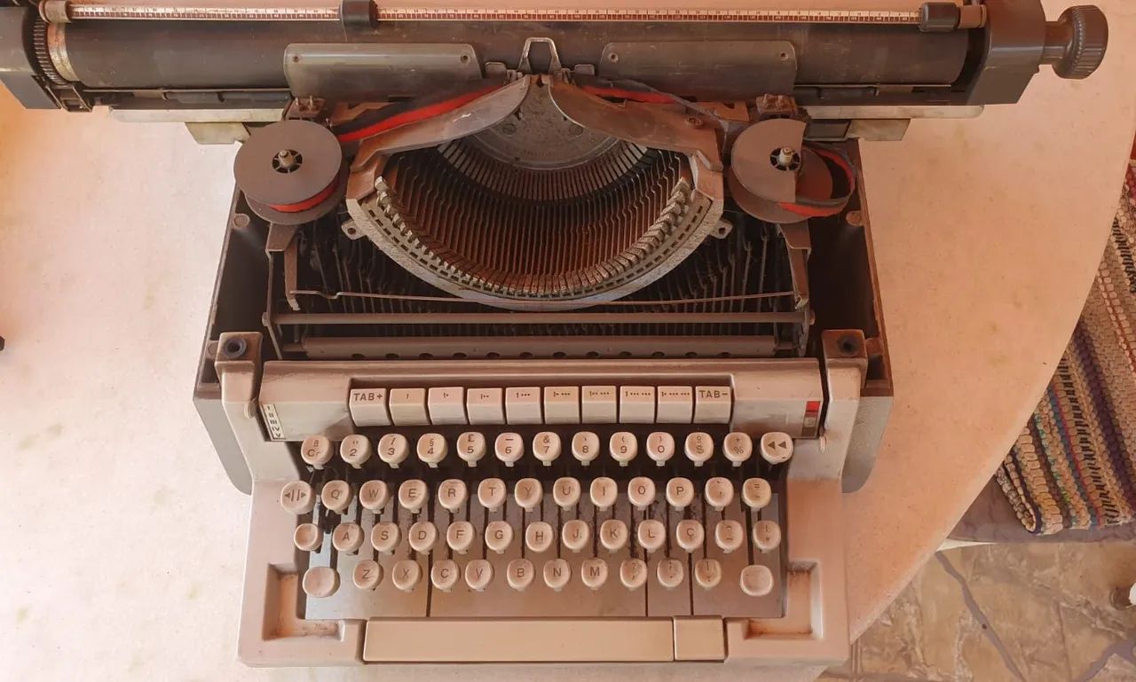 Máquina de escrever Olivetti Linea 98 - Foto 5