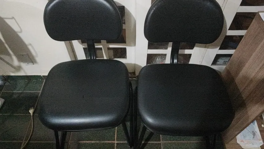 Conjunto de Cadeiras de Escritório