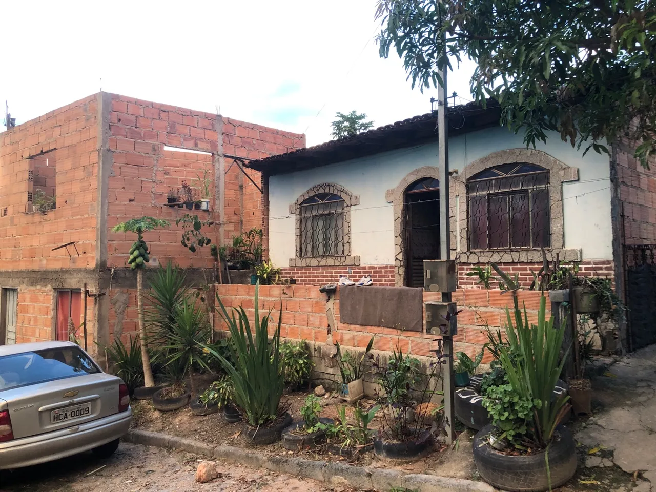 1 Casa e 2 kitnet, para venda, casa com 2 quartos, 1 banheiro, 1 sala valor