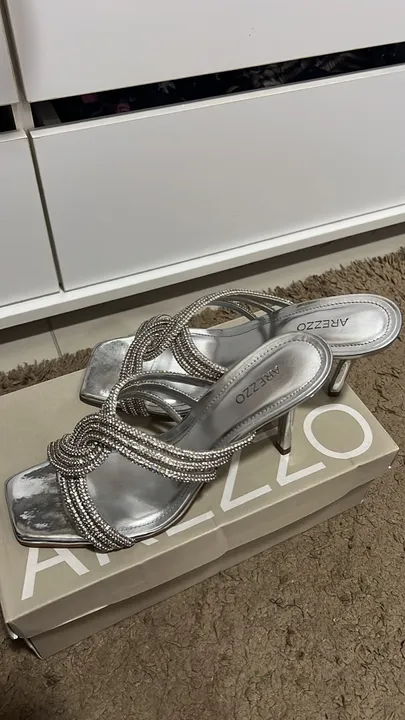 Sandália Arezzo Prata com Strass
