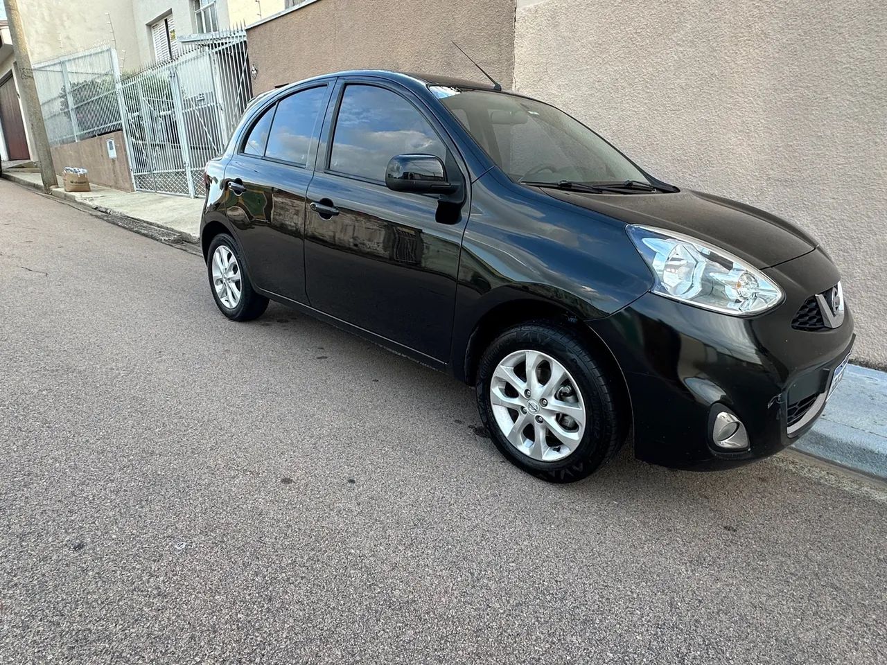 Nissan March Vendo ou troco por Saveiro  - Foto 5