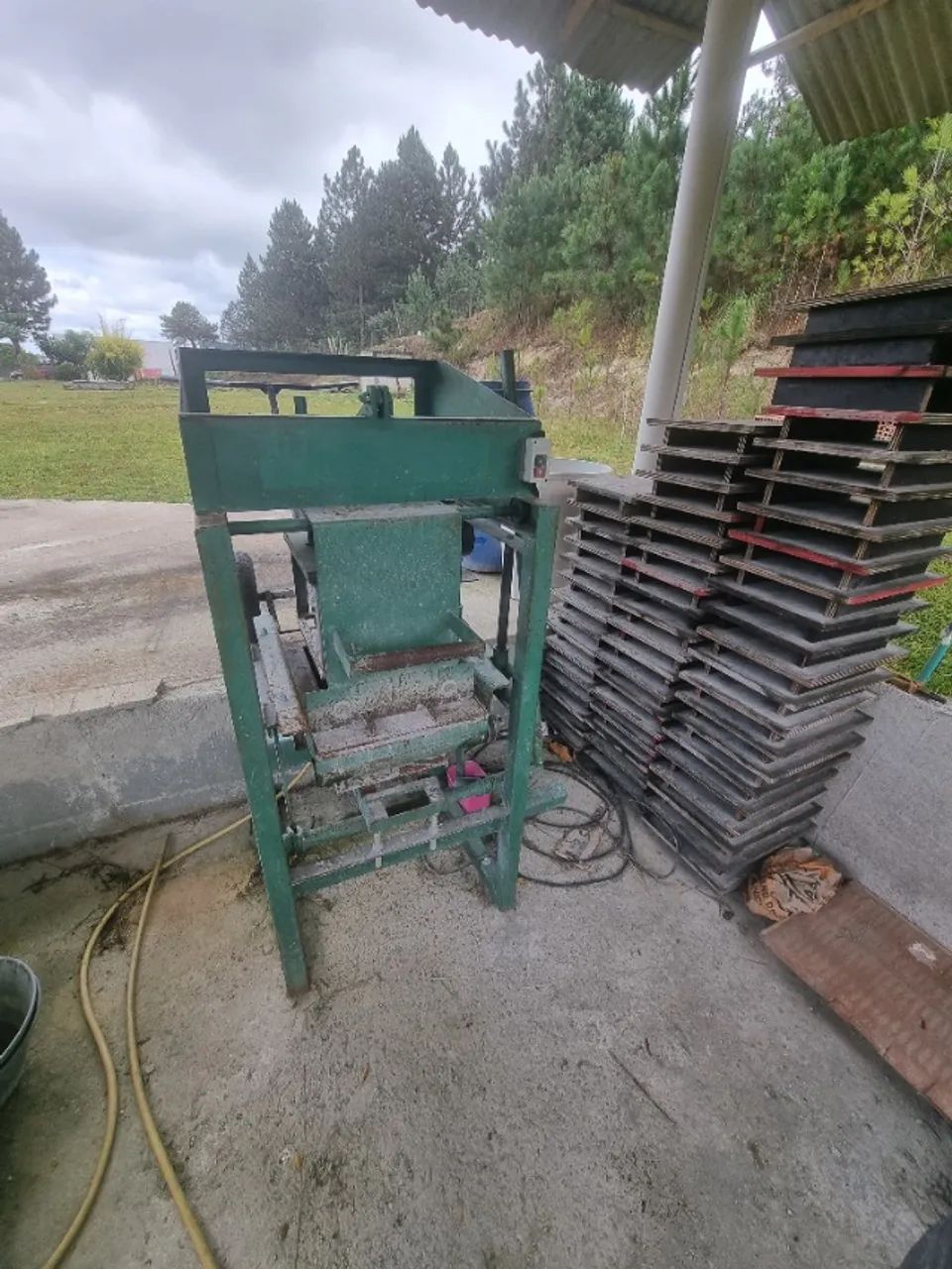Máquina de Blocos QM-3 Semi-Automática | Semi-nova + Acessórios - Foto 4