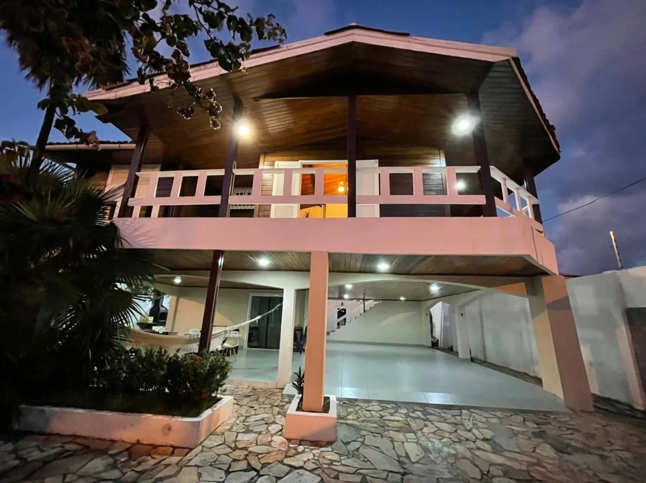 CASA GRANDE COM 7 QUARTOS ( Alugo por temporada)
