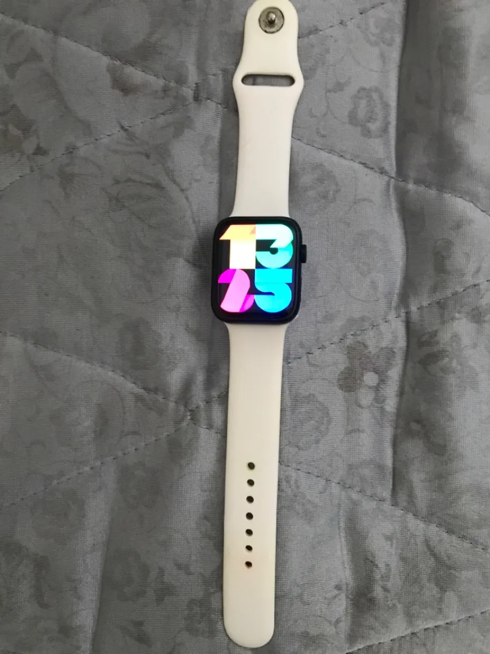 Relógio com pulseira e carregador