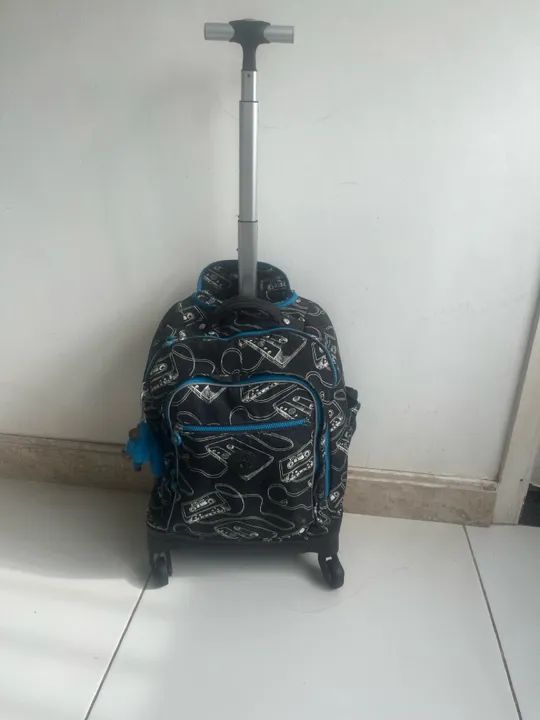 Mochila Kipling com rodinha (usada)