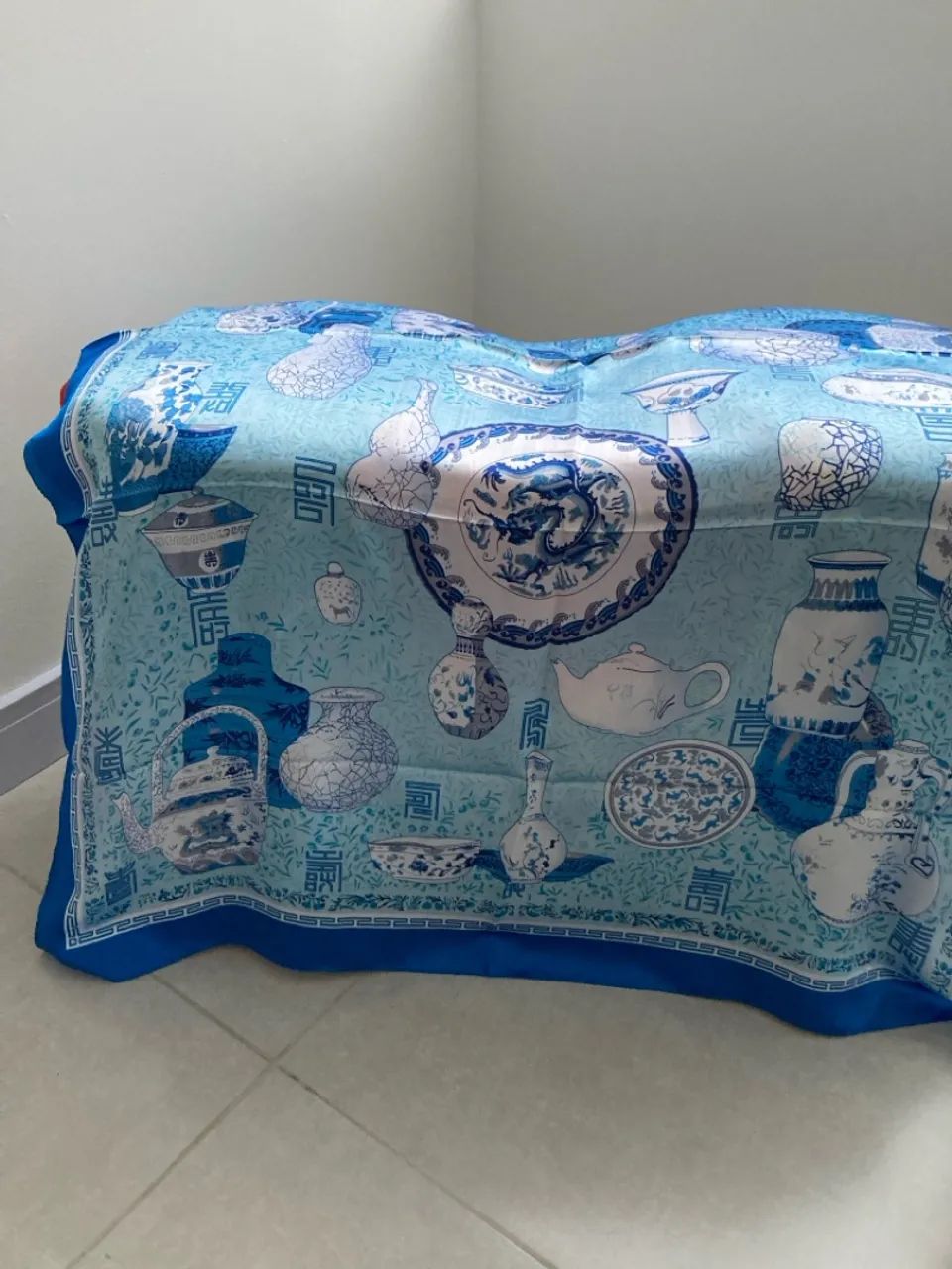 Lenços tipo seda, cetim , estampados - novos . Diversos modelos - Foto 2