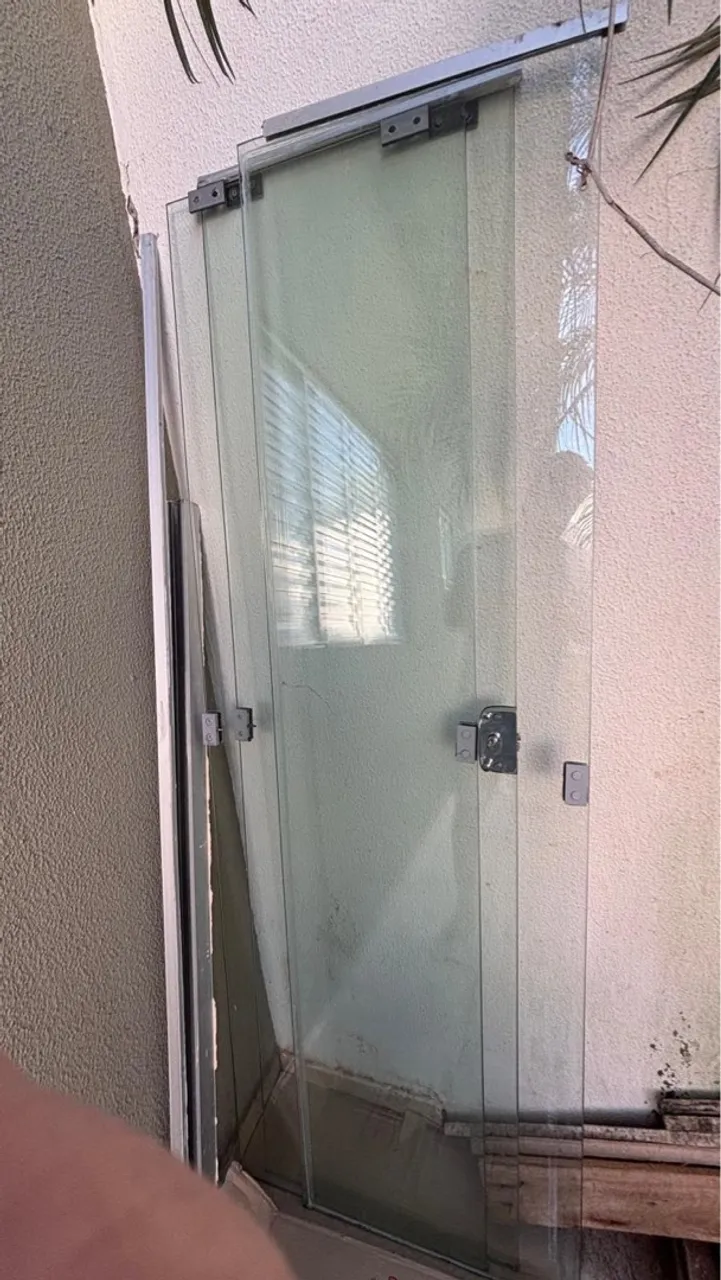 Porta de correr de Vidro Temperado Deslizante ( mão amiga)marca Stanley