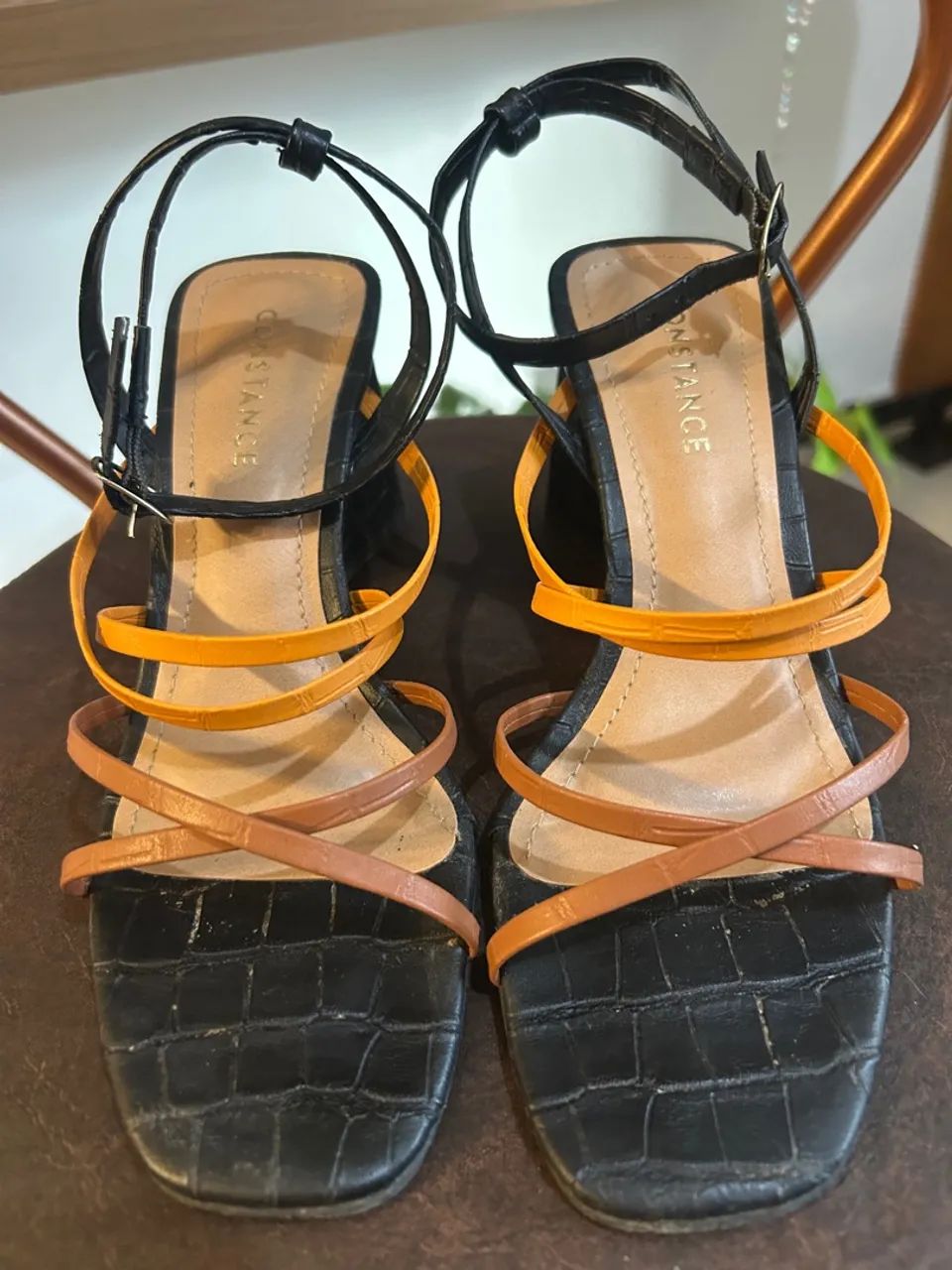 Sandália Salto Grosso Preto e terracota