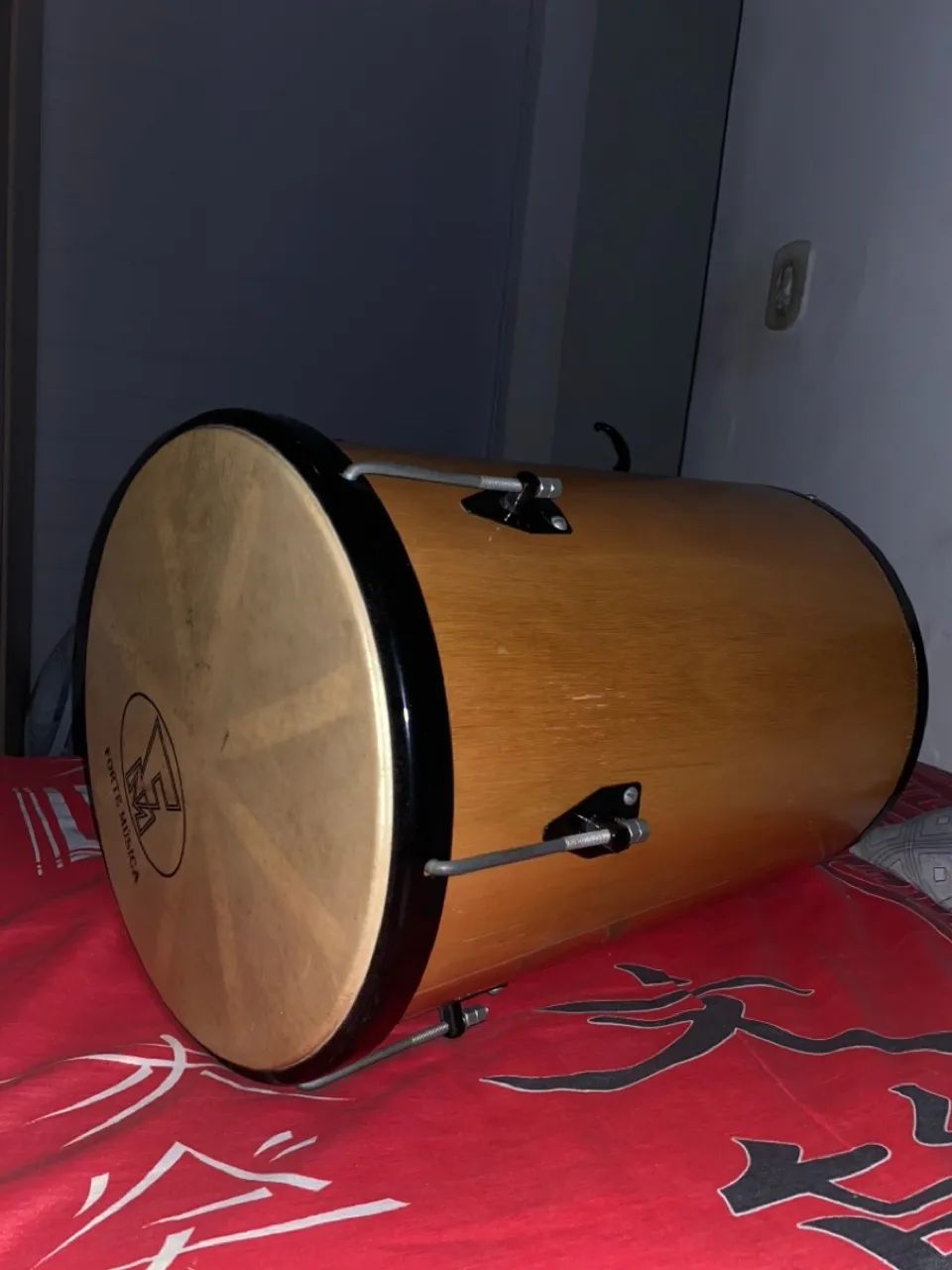 *ACEITO CAVAQUINHO* Tantan, Rebolo 45x12 Madeira - Fer. Preta Pele Animal - Forte Musica