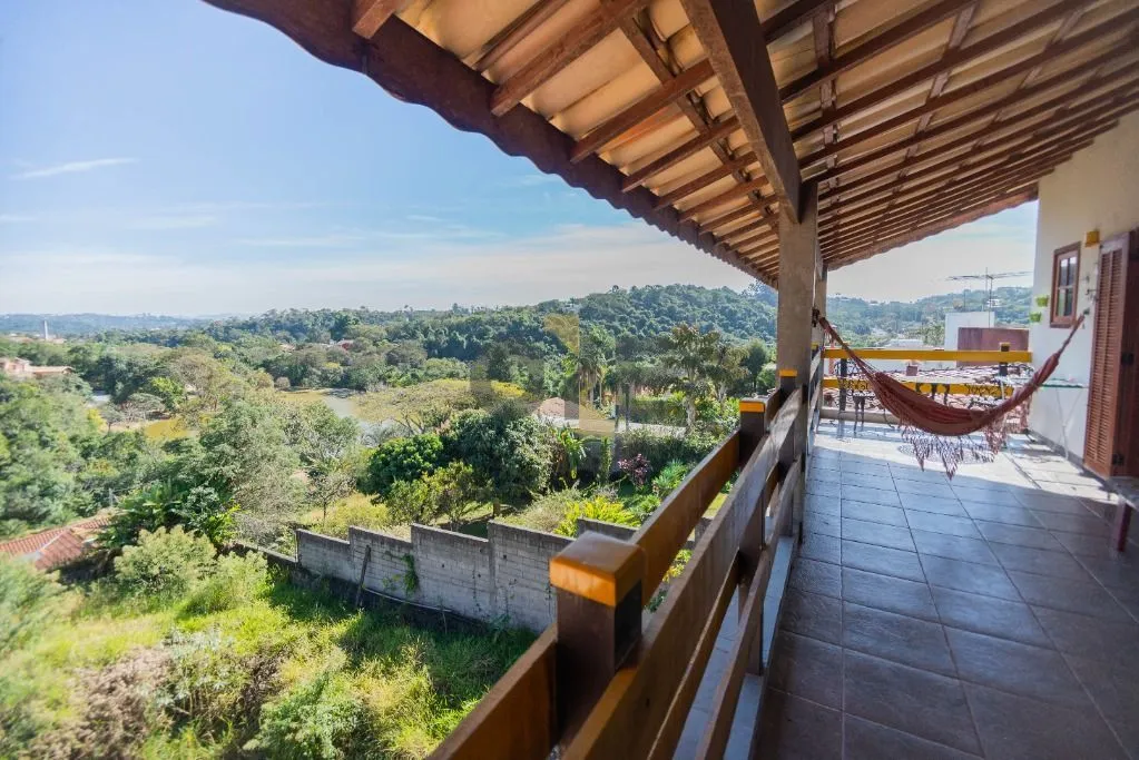 Casa com 4 dormitórios, sendo 4 suítes para venda na região Granja Viana - Cotia