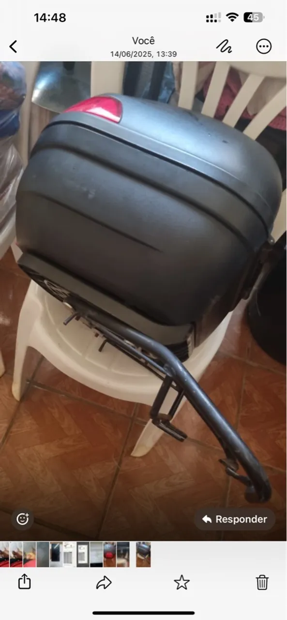 Baú marca Taurus e churrasqueira de aço em ótimo estado de conservação com chave