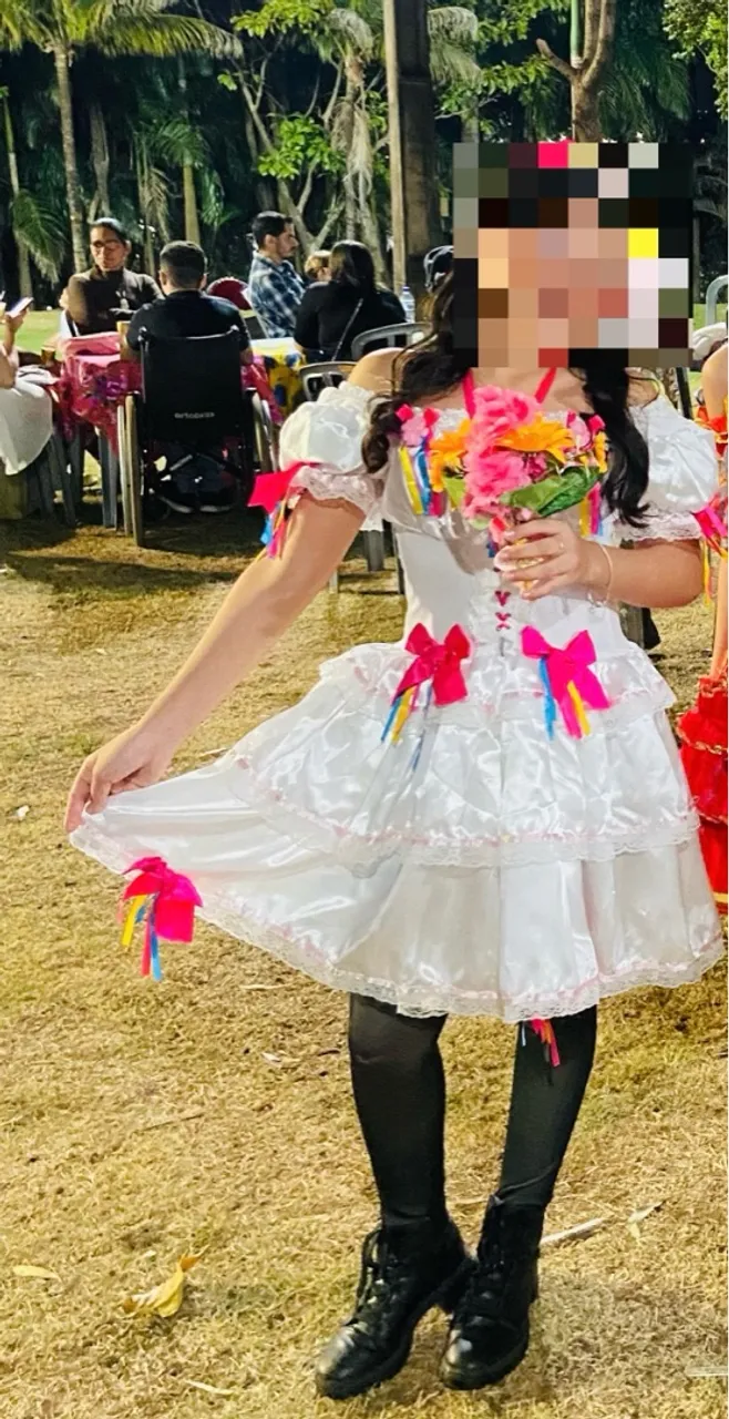 Vestido de quadrilha noivinha e outro normal