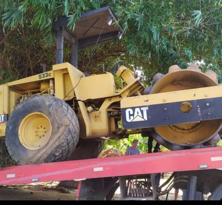 Rolo Caterpillar pe Carneiro Ano 1998 Valor 100 mil, leia o anúncio. 