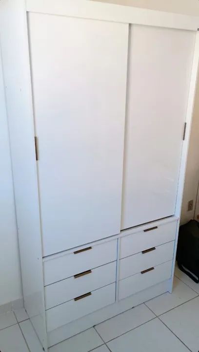 Guarda-roupa branco com gavetas solteiro