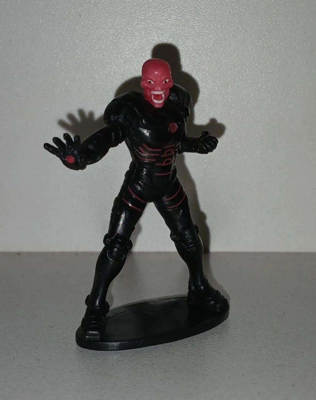 BONECO MINIATURA MARVEL ORIGINAL CAVEIRA VERMELHA
