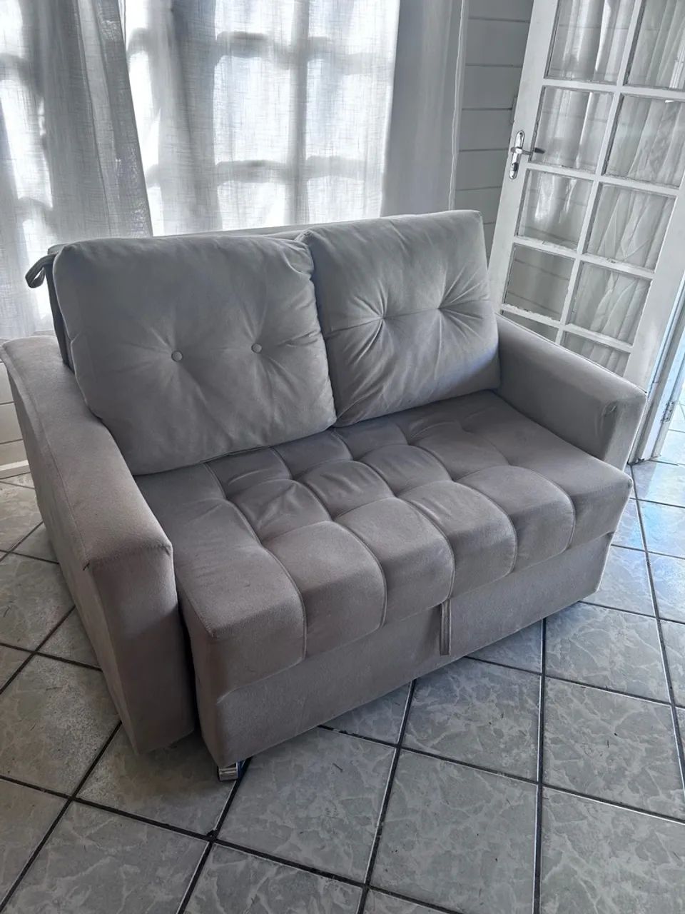 Sofá cama 2 lugares Dimensões do Produto: (L x A x P) 140 x 90 x 110cm. 