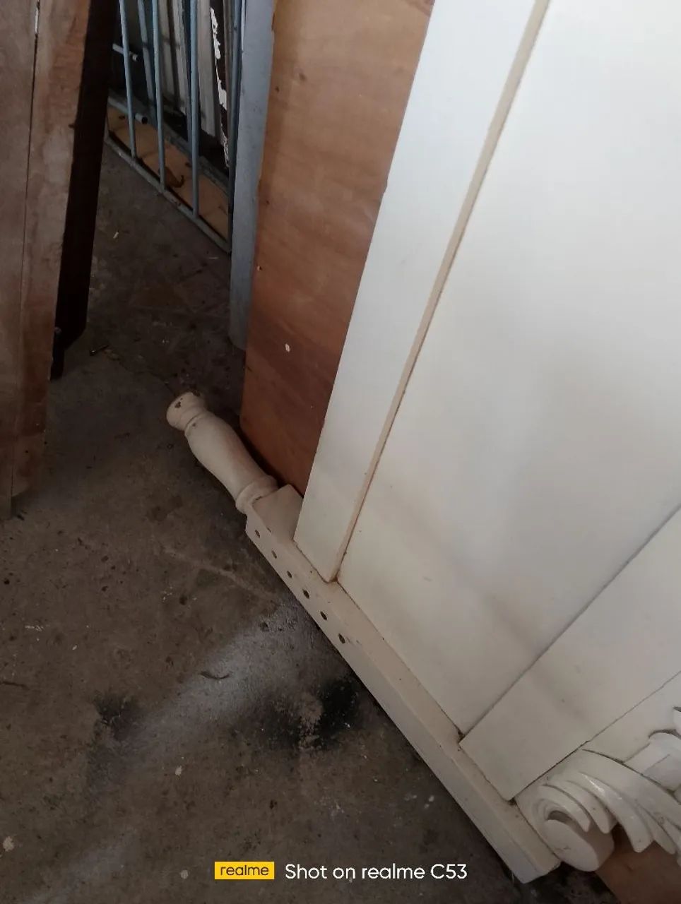 Cama de madeira branca