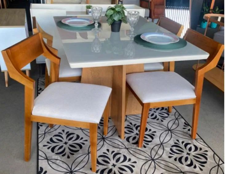 Conjunto Mesa de Jantar com 4 Cadeiras thor