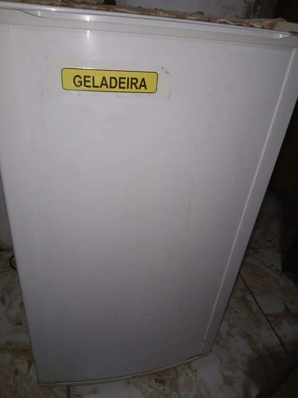 Vende-se geladeira frigobar 