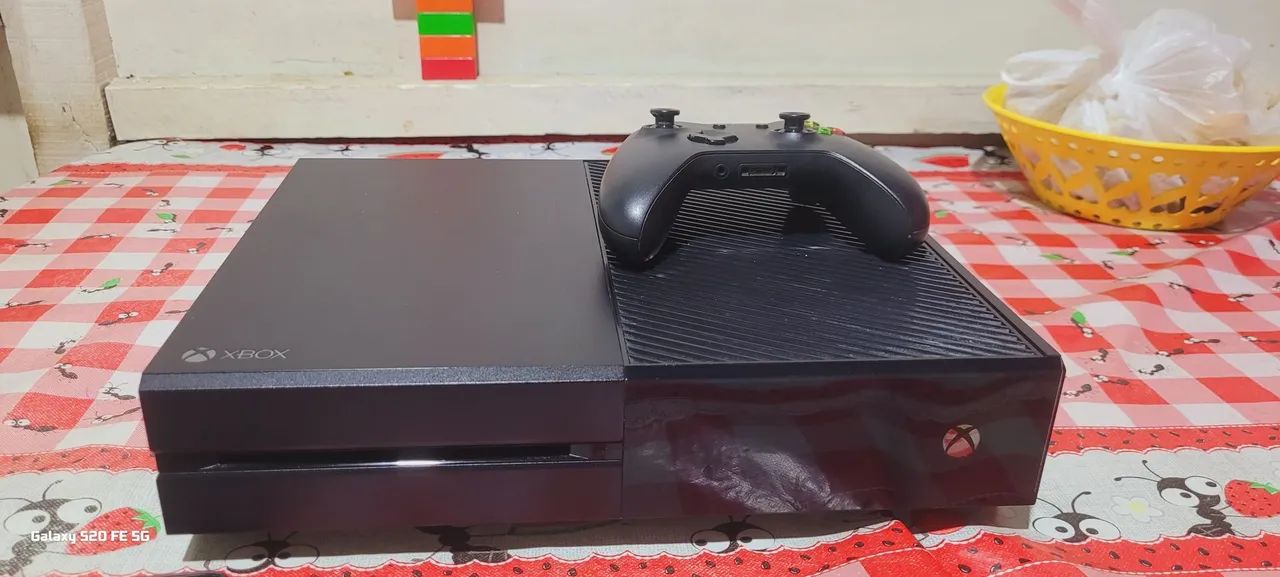 Vendo Xbox One fat  com jogos 