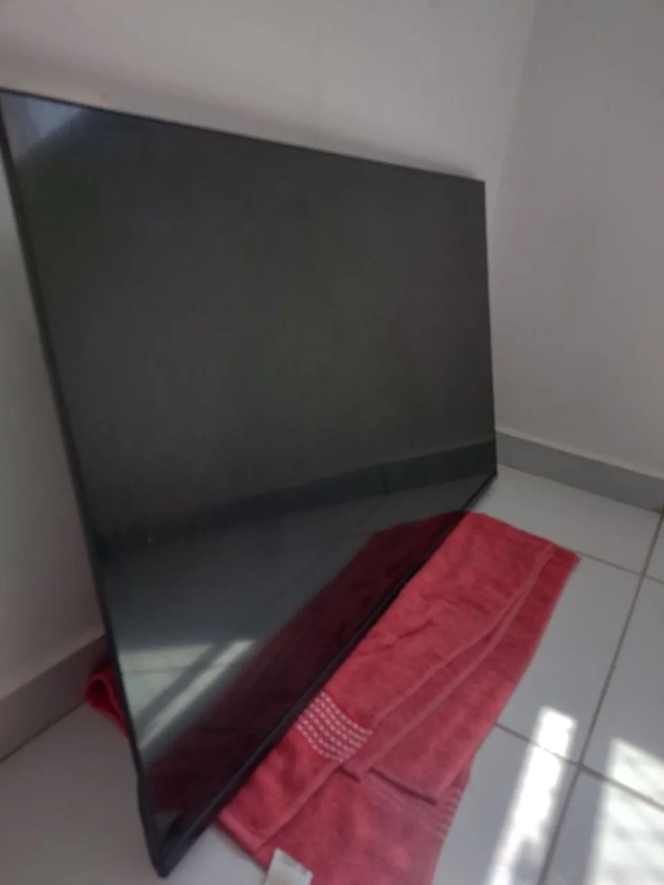 vendo televisão TLC Roku, 43 polegadas - Foto 3