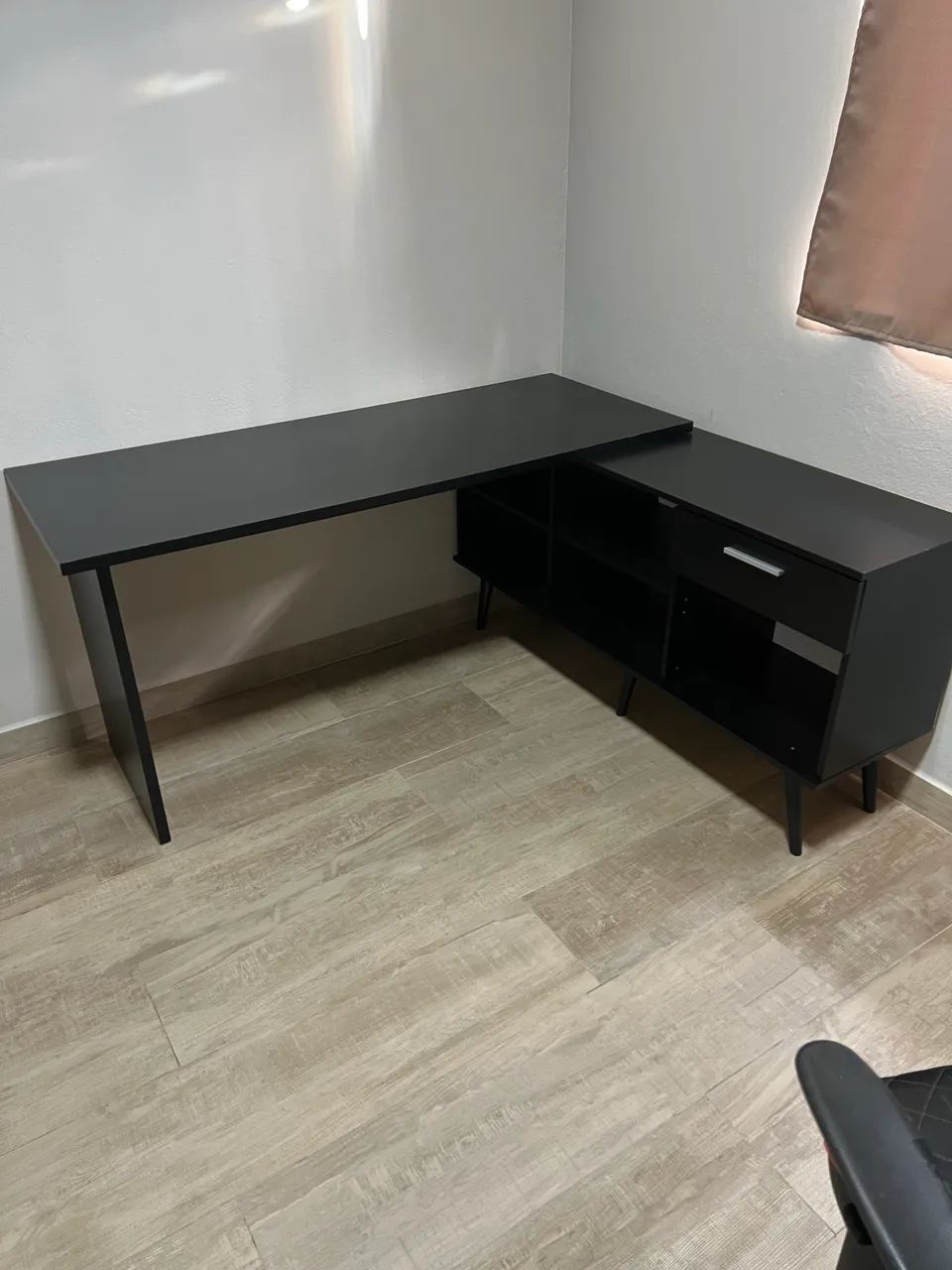Mesa de canto para escritório 