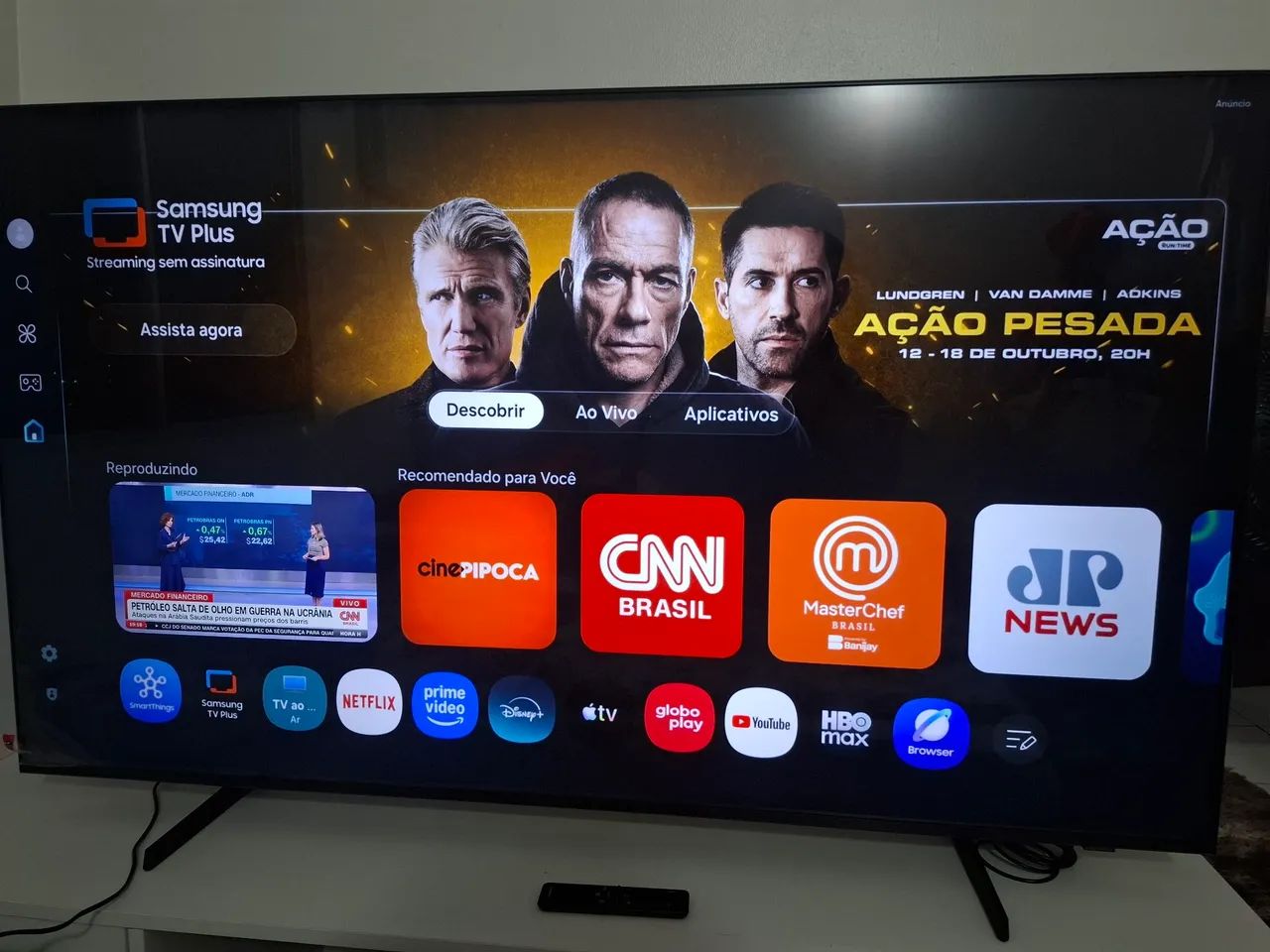 Vendo TV samsung 55 polegadas crystal UHD. Sem nenhuma marca de uso.