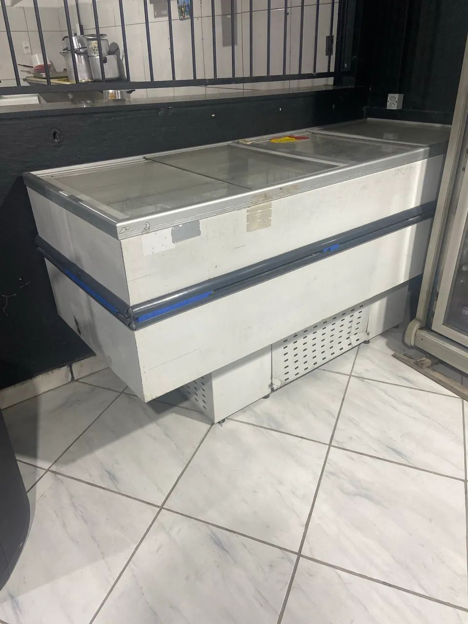 Ilha de congelados pra vender não troco 