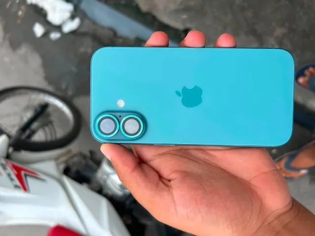 iPhone 16