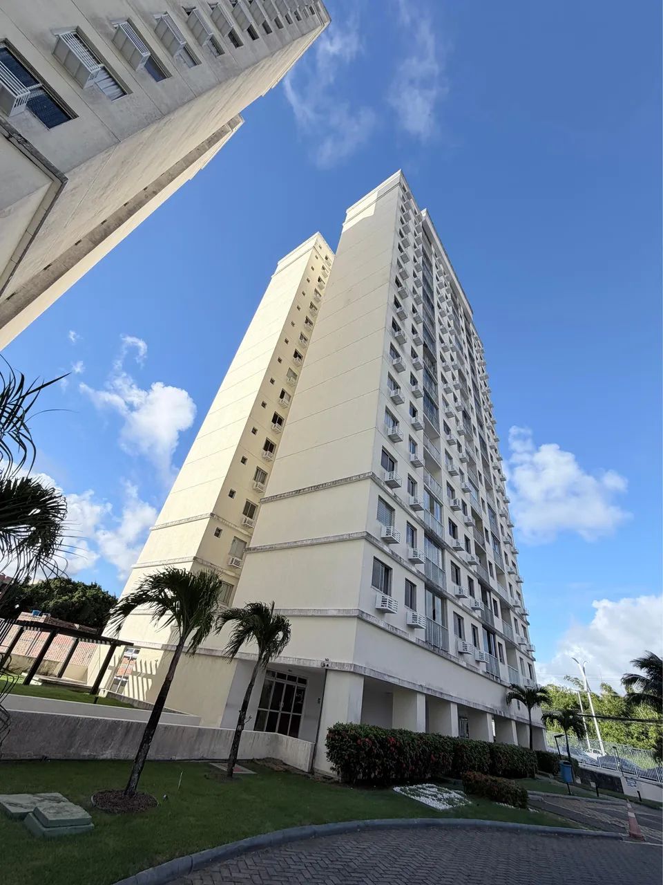 APARTAMENTO 3/4 COM SUÍTE E VARANDA NO CITTA ITAPUÃ 