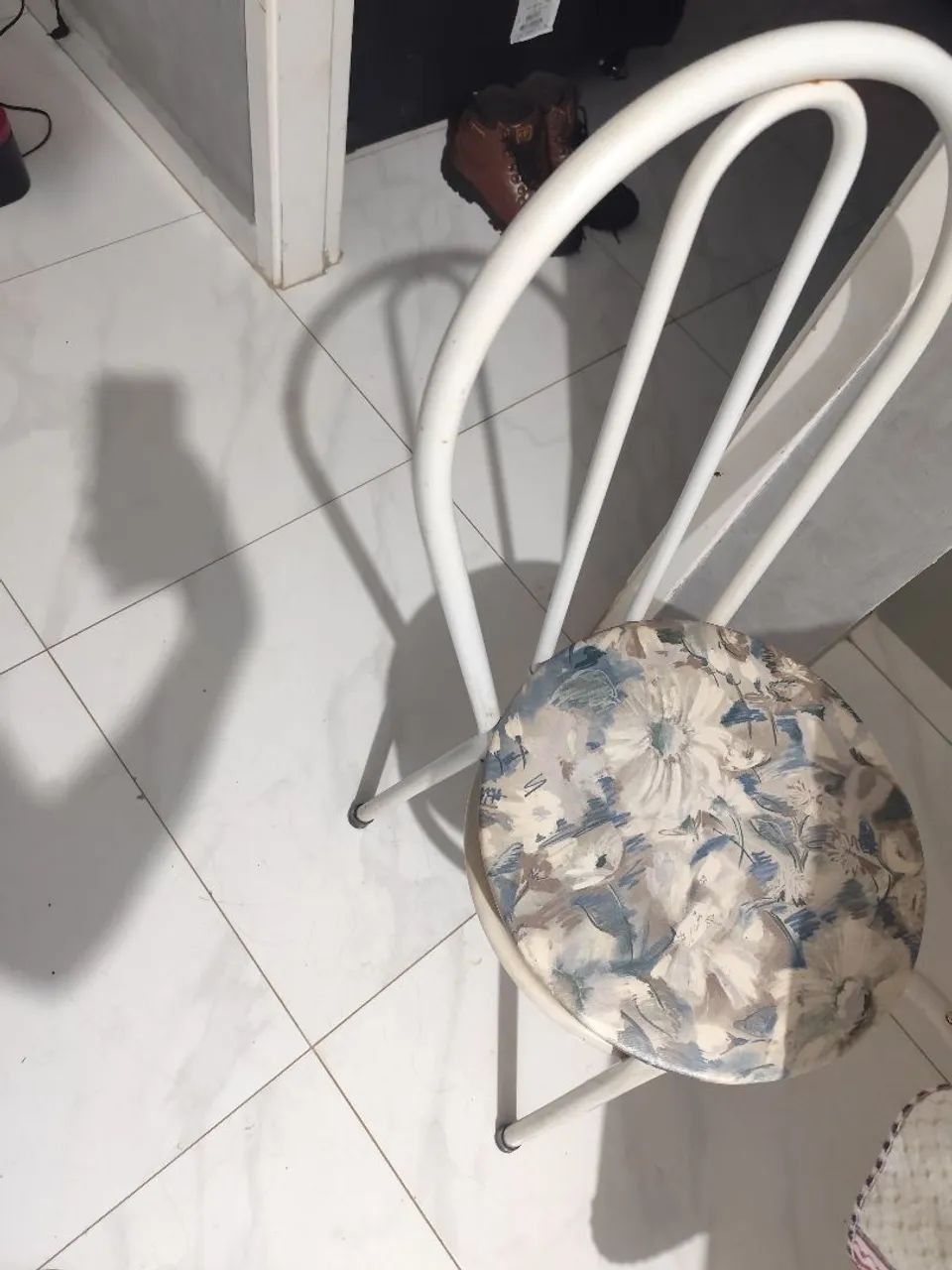 Mesa e cadeira