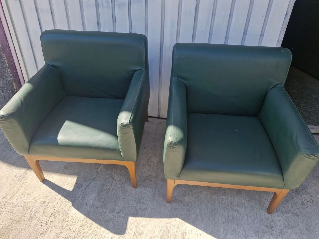 02 Poltronas em couro Minuano