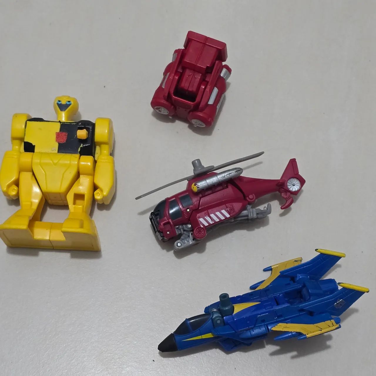 Kit de brinquedos robos estilo transformers.