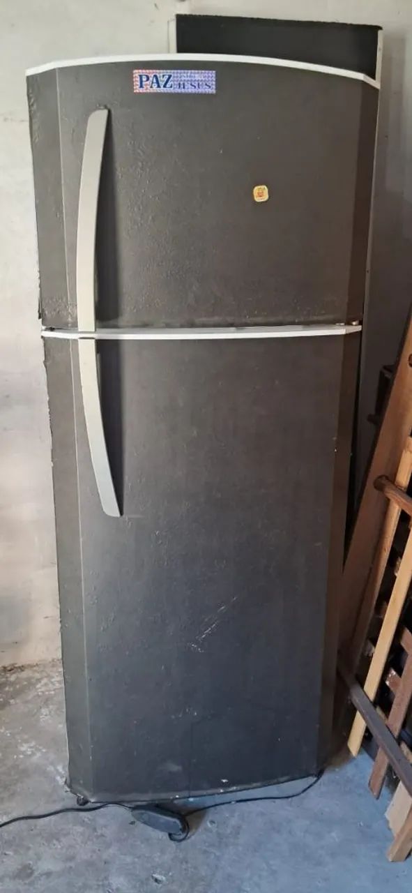 Vendo geladeira envelopada 